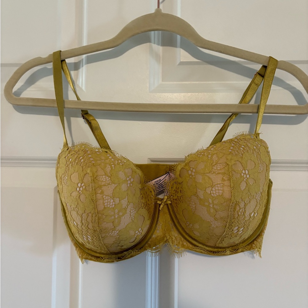 Victoria Secret lined Demi bra
